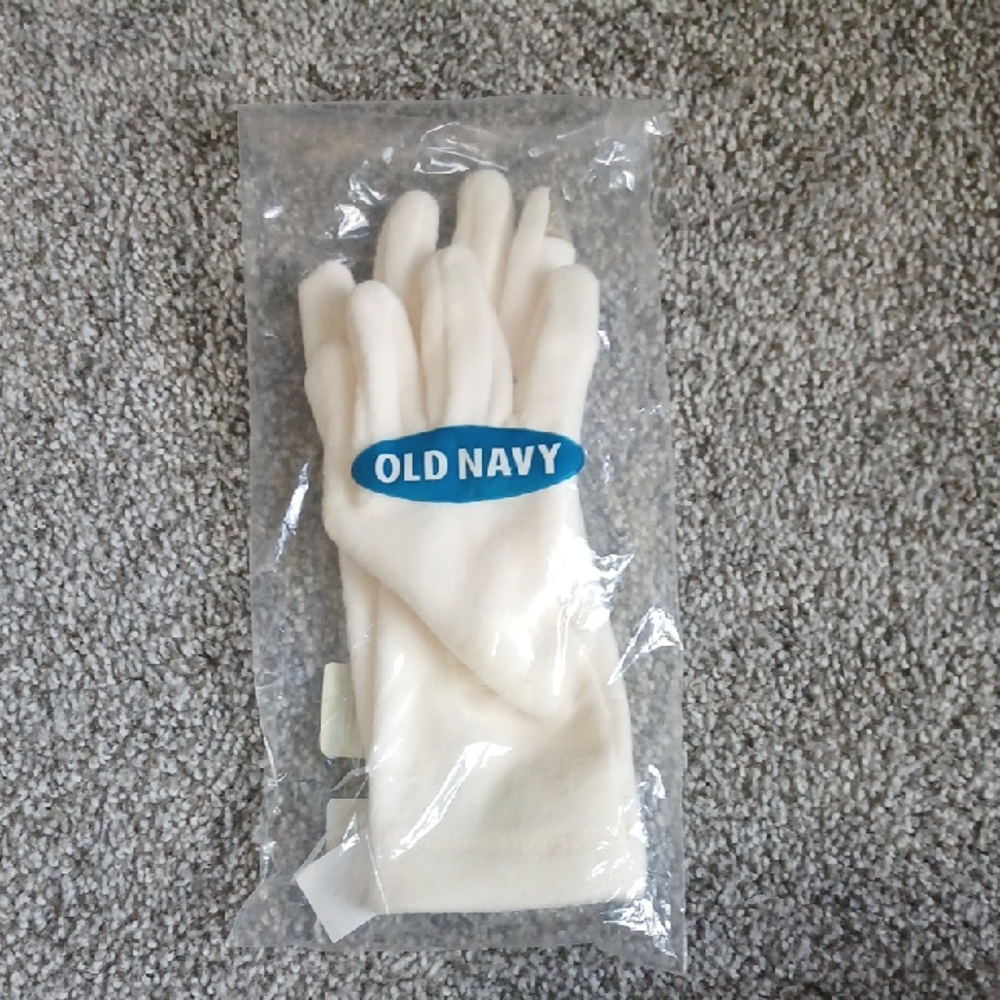 New Women's Old Navy Cream Gloves Small/Medium